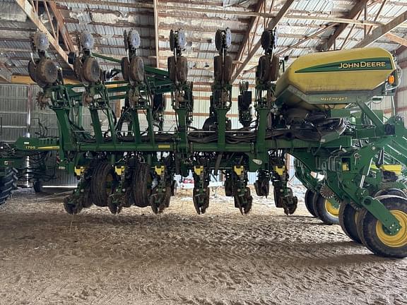 Image of John Deere 1795 equipment image 1