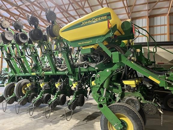 Image of John Deere 1795 equipment image 3