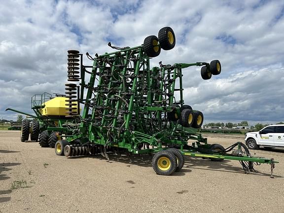 Image of John Deere 1830 equipment image 1