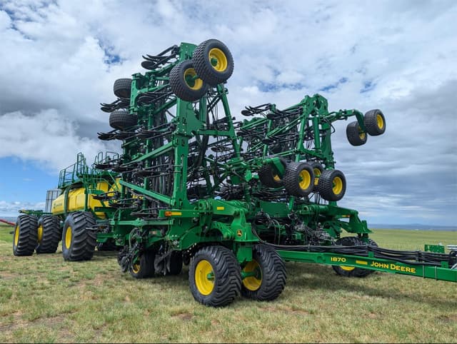Image of John Deere 1870 equipment image 2