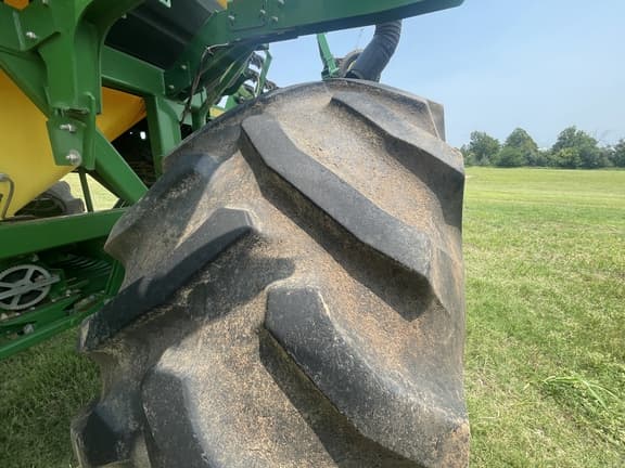 Image of John Deere 1890 equipment image 2