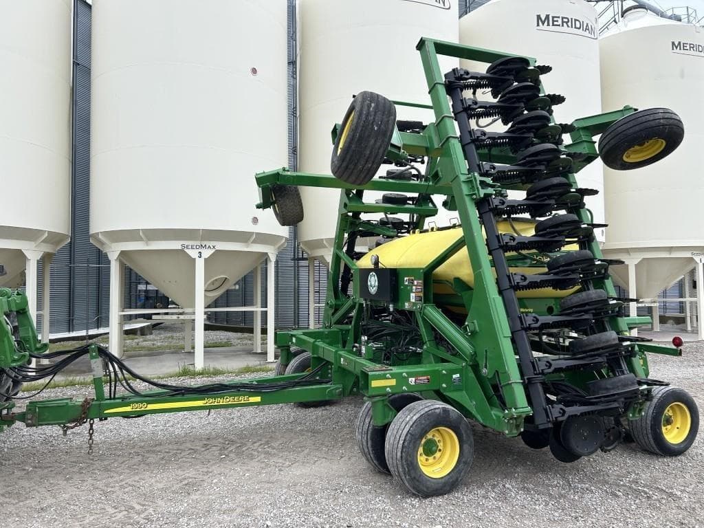 Image of John Deere 1990 Primary image