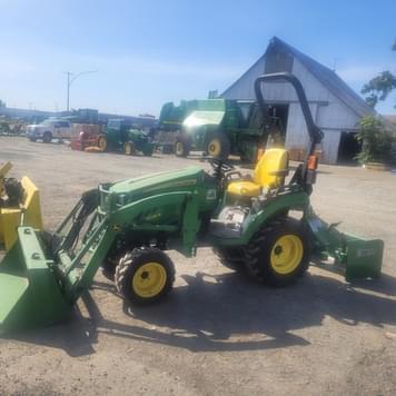 Main image John Deere 2025R