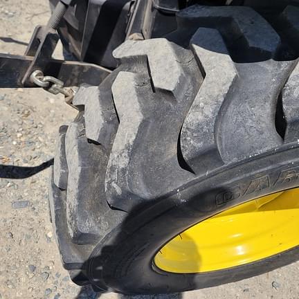Image of John Deere 2025R equipment image 4