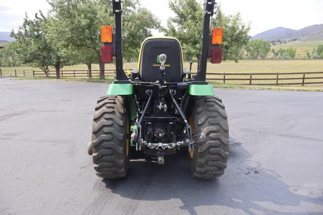 Image of John Deere 2025R equipment image 3