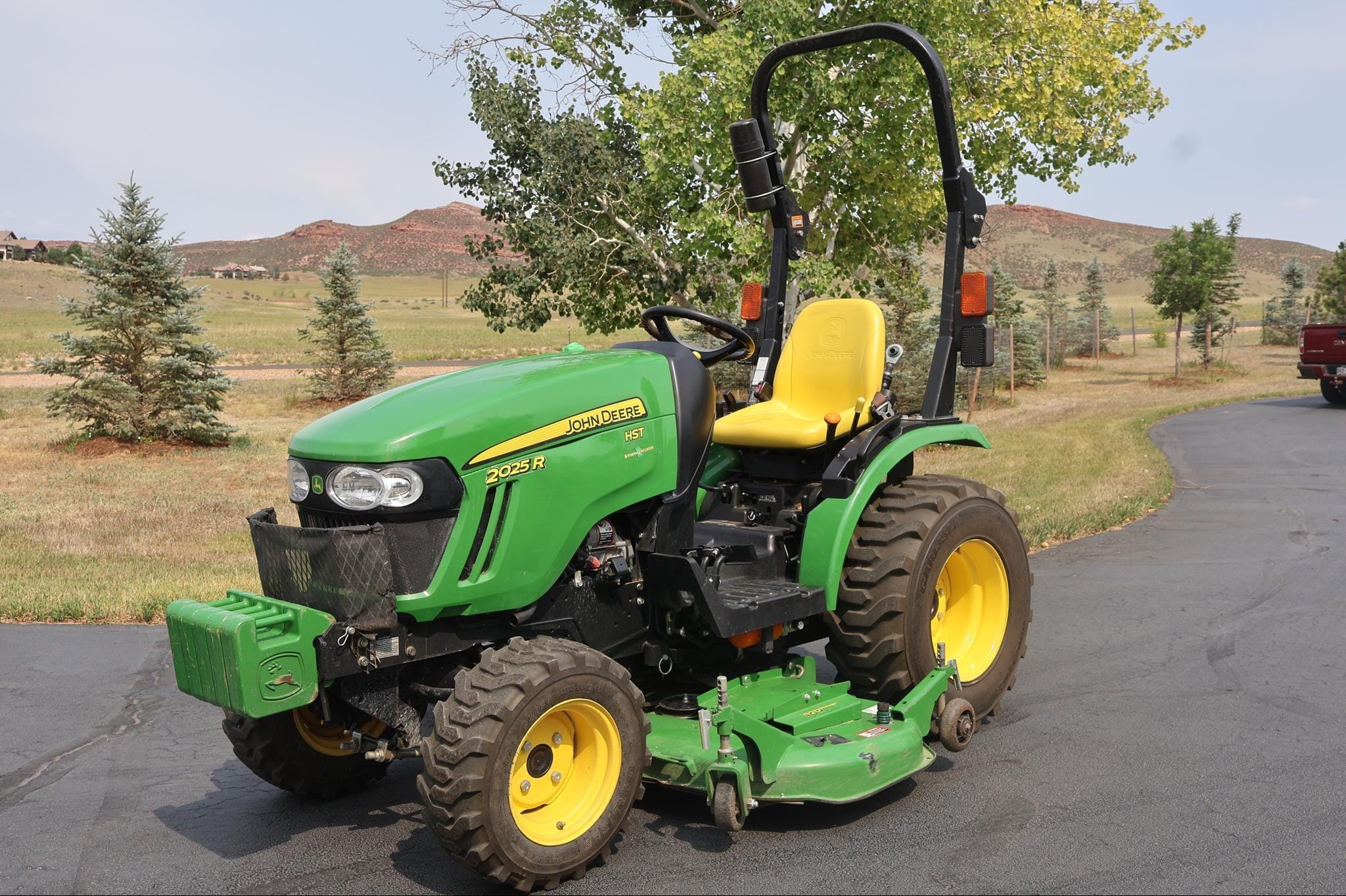 2017 John Deere 2025R Equipment Image0