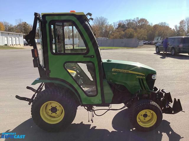 Image of John Deere 2025R equipment image 3