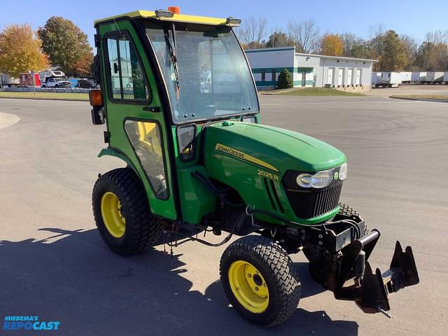 Image of John Deere 2025R equipment image 2