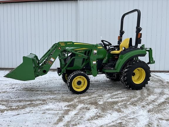 Image of John Deere 2032R equipment image 1