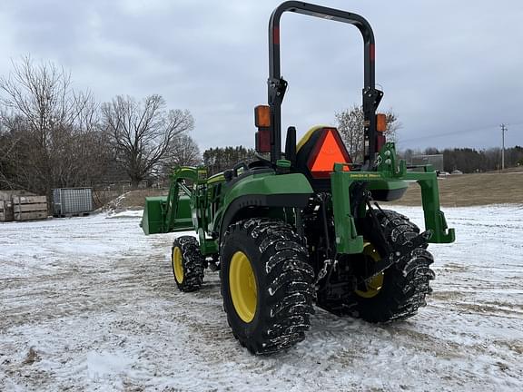 Image of John Deere 2032R equipment image 3