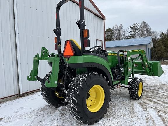 Image of John Deere 2032R equipment image 2