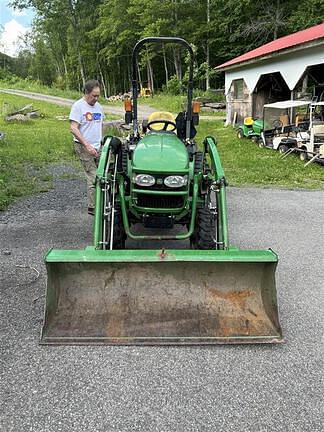 Image of John Deere 2032R equipment image 1