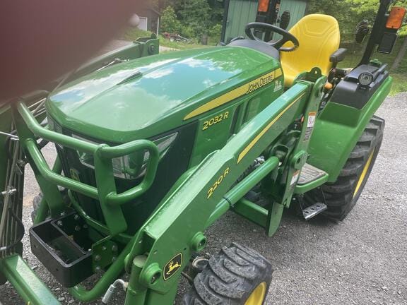 2017 John Deere 2032R Equipment Image0