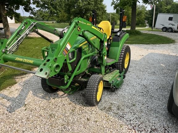 Image of John Deere 2032R equipment image 1
