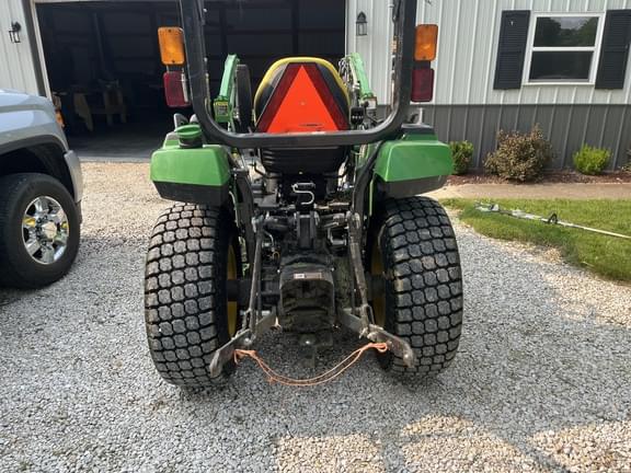 Image of John Deere 2032R equipment image 3