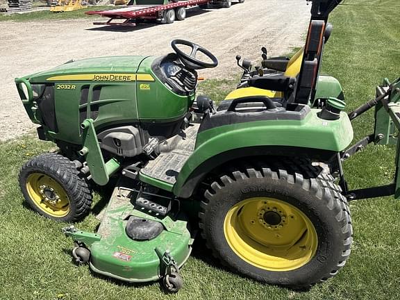 Image of John Deere 2032R equipment image 4