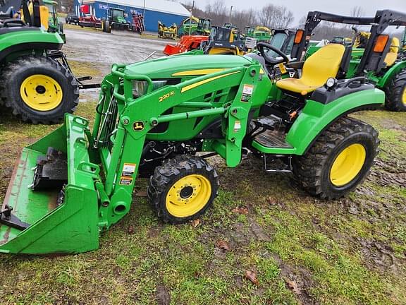 Image of John Deere 2032R equipment image 1