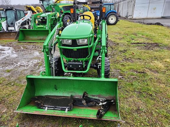 Image of John Deere 2032R equipment image 3