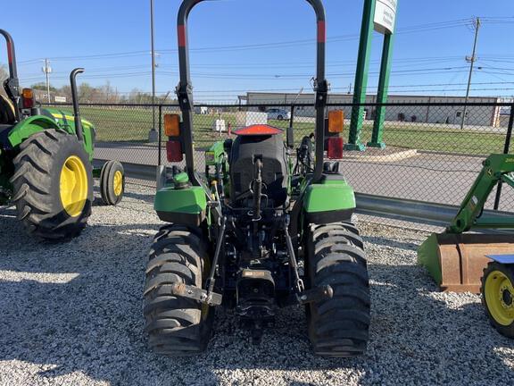 Image of John Deere 2032R equipment image 3