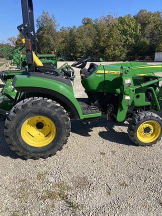 Image of John Deere 2032R equipment image 4