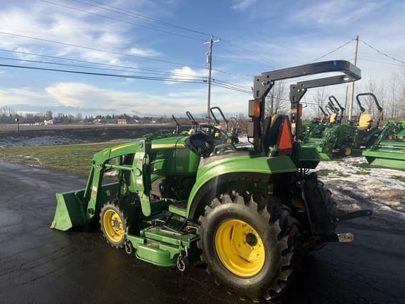 Image of John Deere 2032R equipment image 1