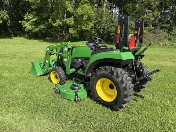 Image of John Deere 2032R equipment image 2