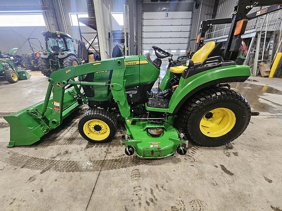 Image of John Deere 2032R equipment image 4