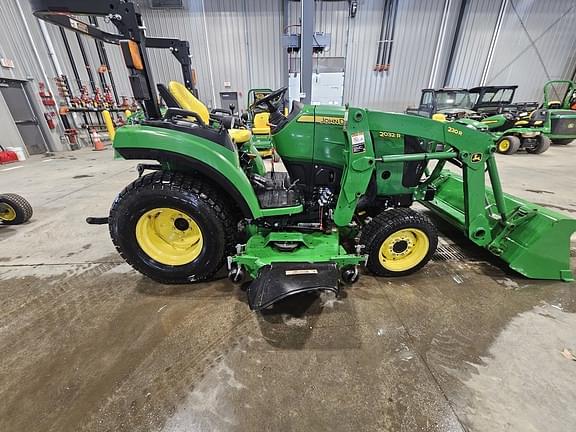 Image of John Deere 2032R equipment image 2