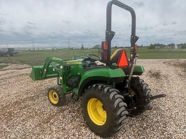 Image of John Deere 2032R equipment image 4