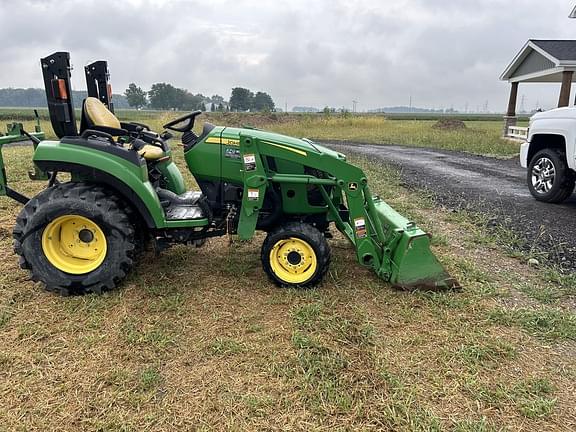 Image of John Deere 2032R equipment image 1