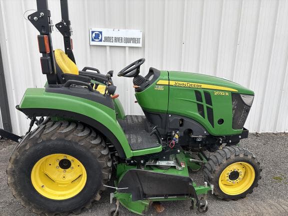 Image of John Deere 2032R equipment image 2