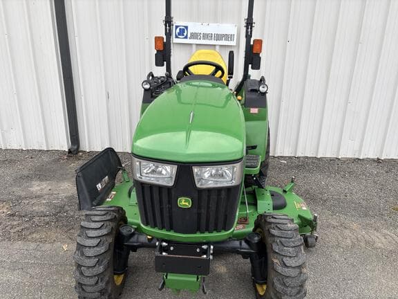 Image of John Deere 2032R equipment image 1