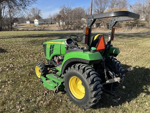 Image of John Deere 2032R equipment image 4