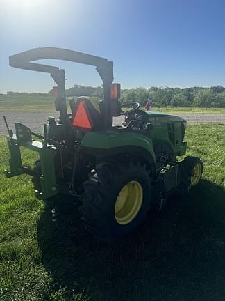 Image of John Deere 2032R equipment image 3