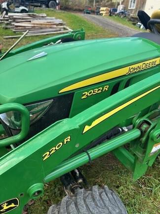 Image of John Deere 2032R equipment image 1