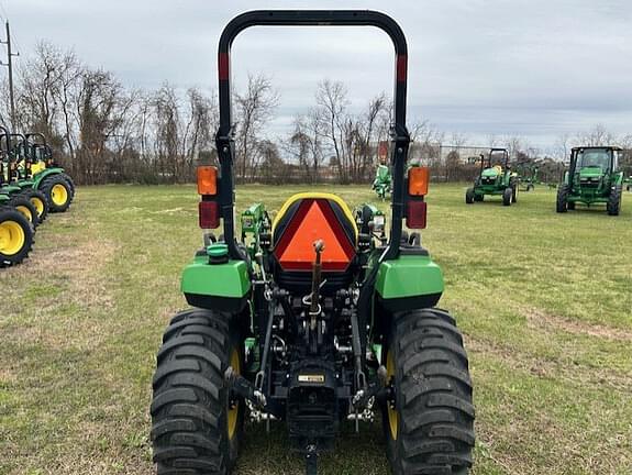 Image of John Deere 2032R equipment image 3