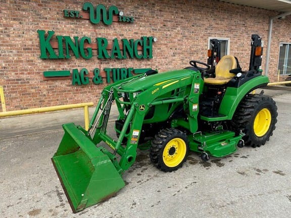 2017 John Deere 2032R Equipment Image0