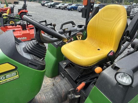 Image of John Deere 2032R equipment image 4