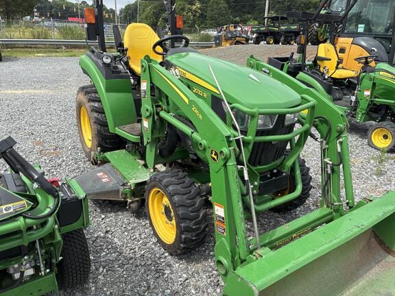 2017 John Deere 2032R Equipment Image0