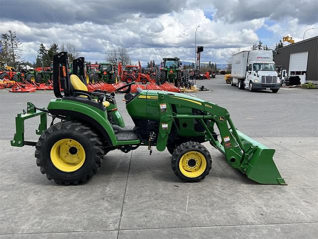 Image of John Deere 2032R equipment image 4