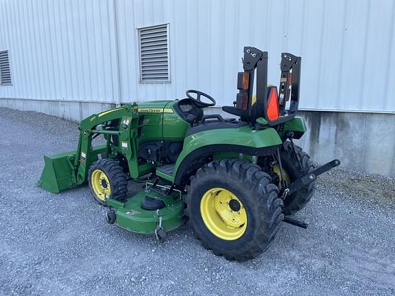 Image of John Deere 2032R equipment image 3