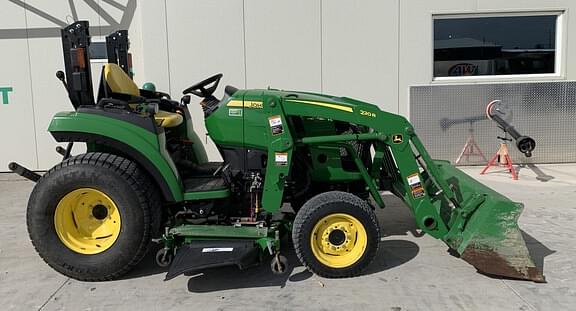 Image of John Deere 2032R equipment image 2