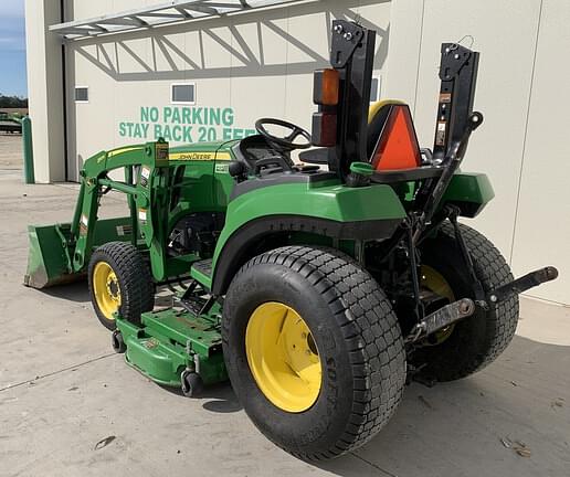 Image of John Deere 2032R equipment image 4