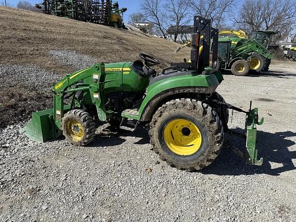 Image of John Deere 2032R equipment image 1