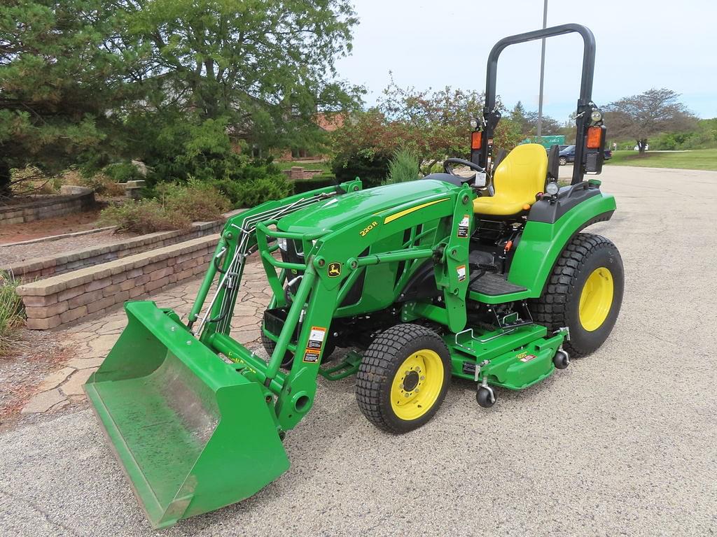 Image of John Deere 2032R Image 0