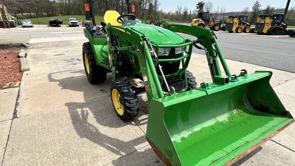 Image of John Deere 2032R equipment image 4
