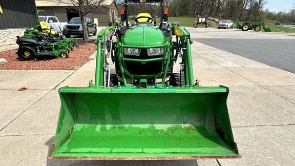 Image of John Deere 2032R equipment image 1