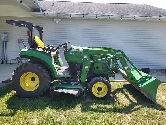 Image of John Deere 2032R equipment image 2