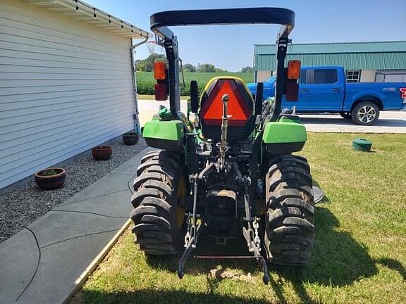 Image of John Deere 2032R equipment image 3