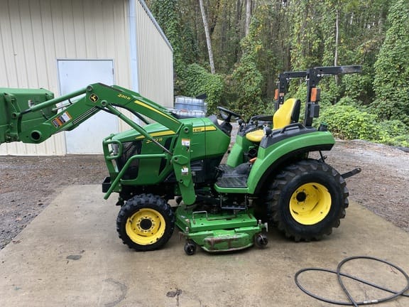 2017 John Deere 2032R Equipment Image0